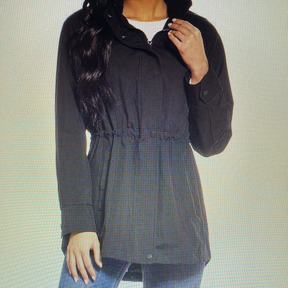 GALLERY HOODED RAIN JACKET IN XL. RUNS LARGE. FITS MORE LIKE AN XXL.